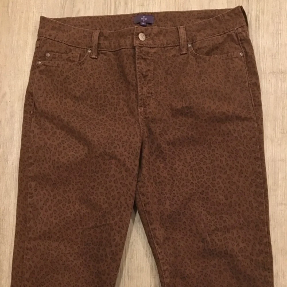 NYJD Brown Cheetah Ankle Pants Size 14 Lift Tuck Technology Made in USA NWOT